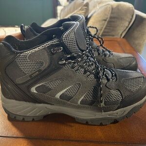 SOLD ON DEPOP Men's Khombu Black Hiking Boots sz 10